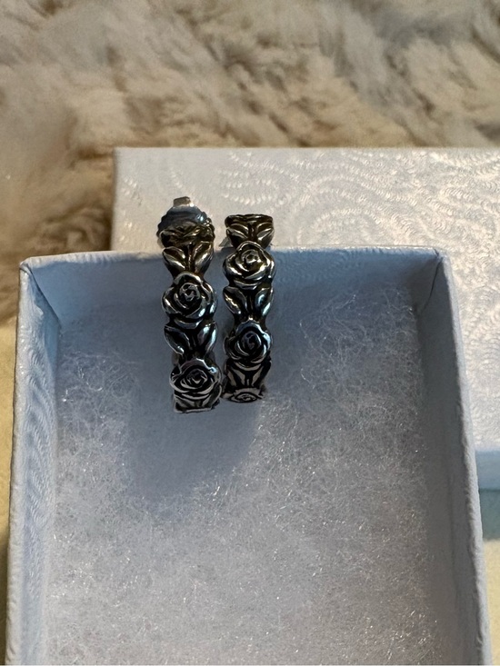 James Avery Jewelry - James Avery Retired Rose Hoop Earrings 🥀